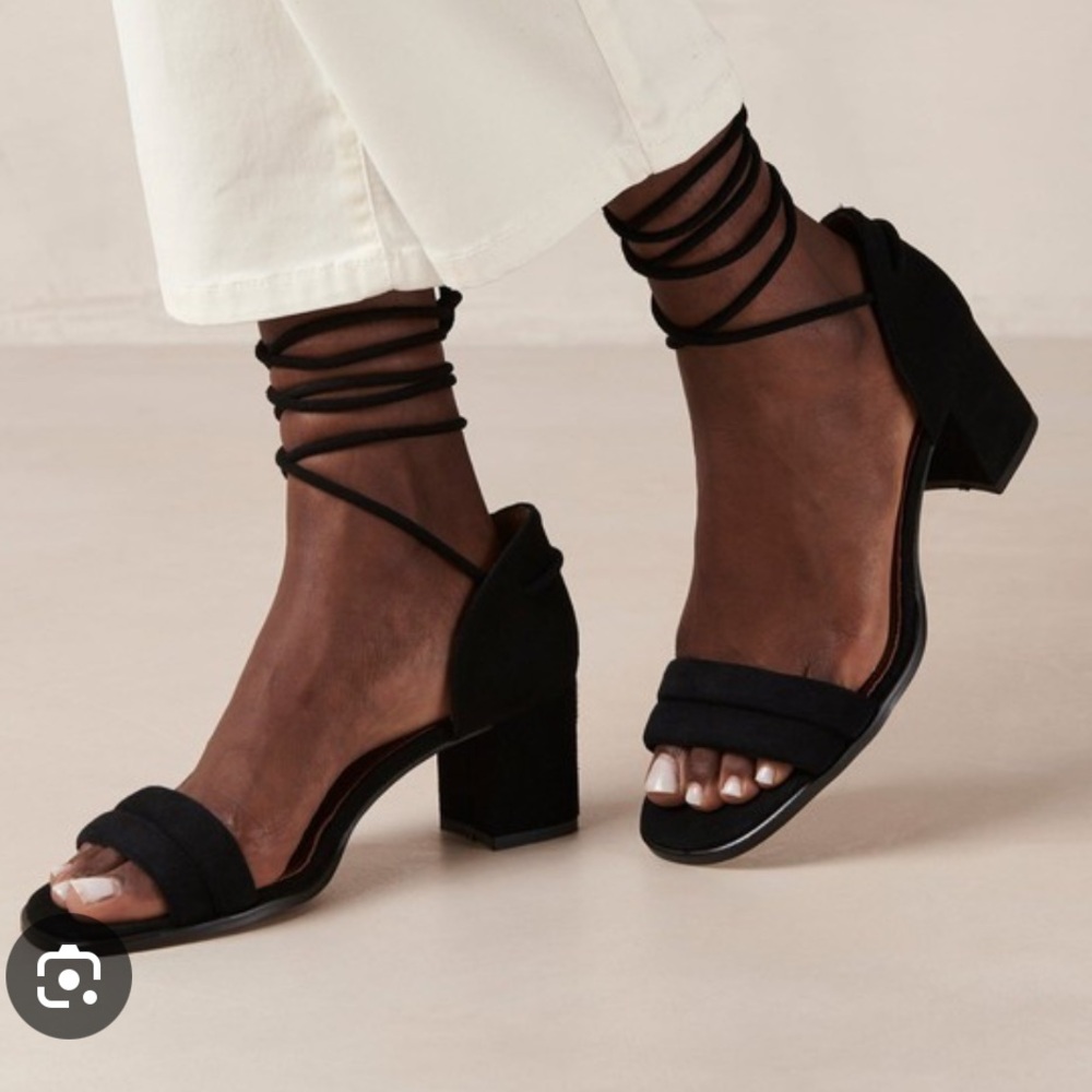 Alohas Dakota Sandal in Black